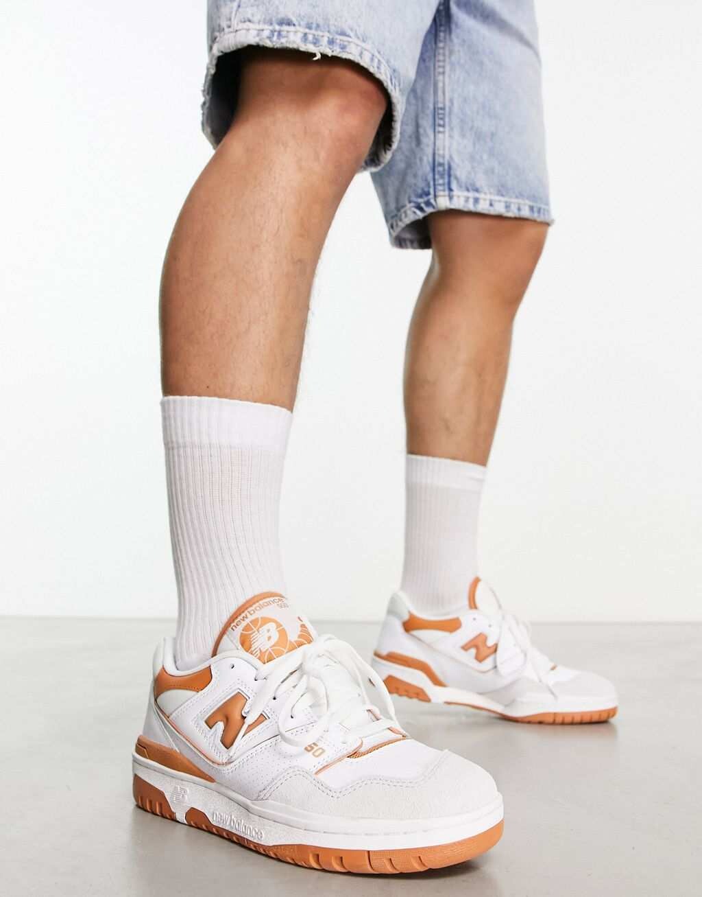 

Белые и оранжевые кроссовки New Balance 550, Оранжевый
