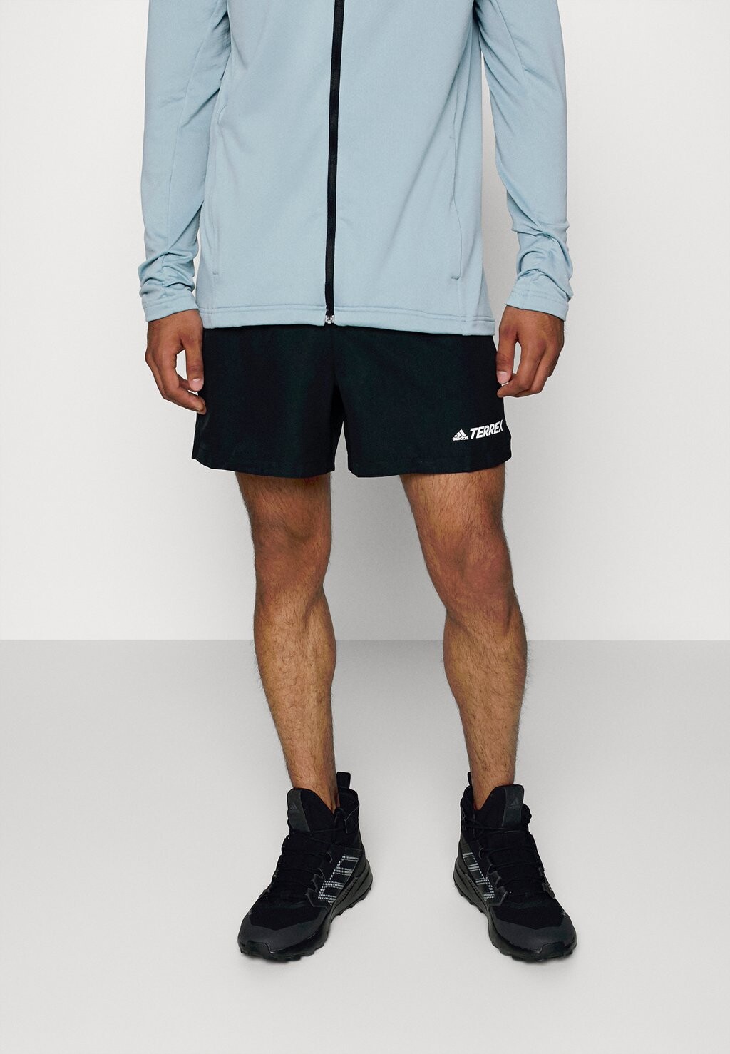 

Спортивные шорты Adidas