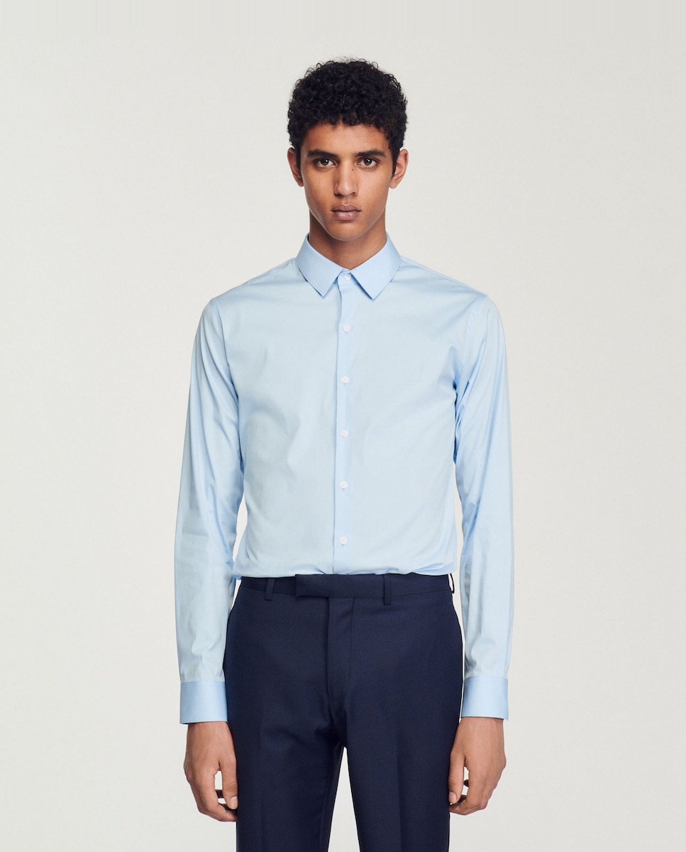 Однотонная узкая мужская рубашка синего цвета Sandro, синий цена и фото