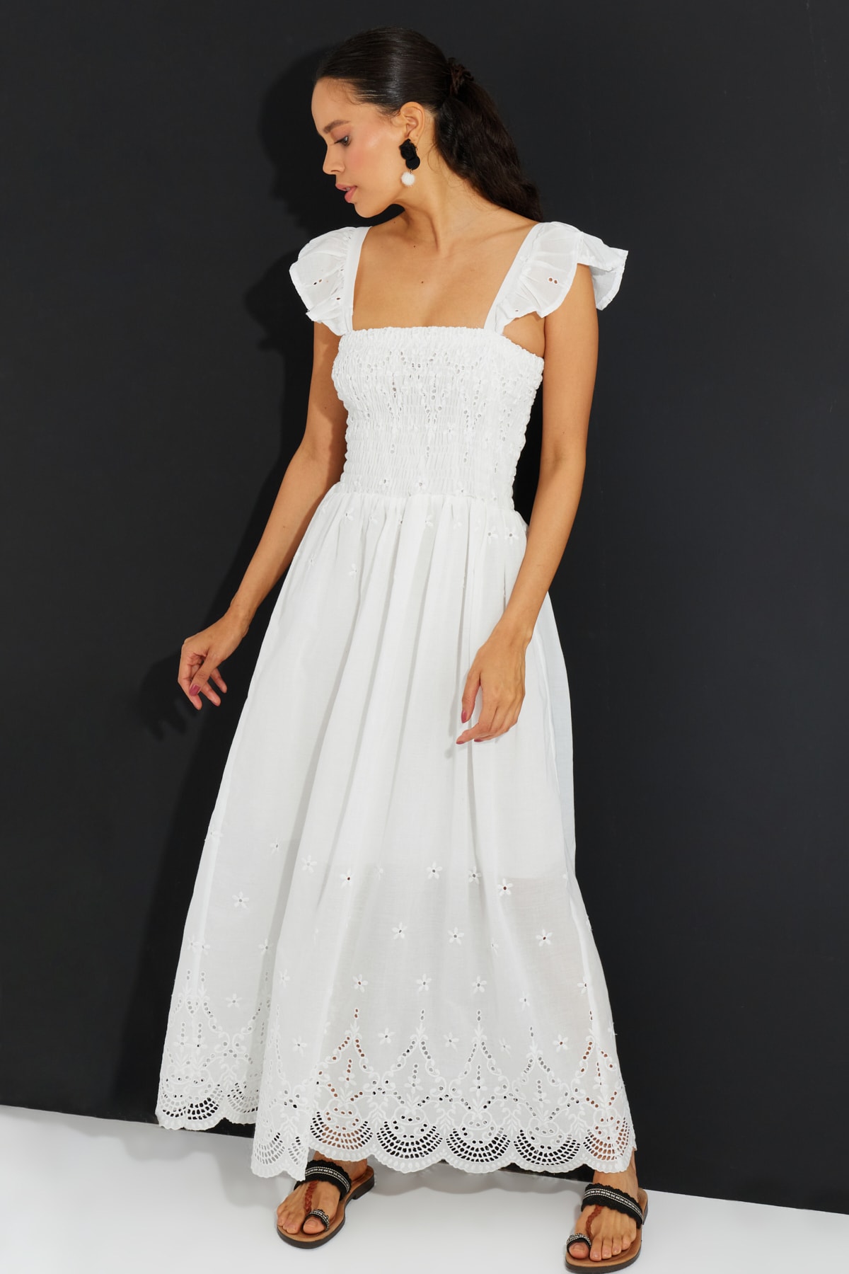 

Женское белое платье макси с фестончатым краем на подкладке BK1657 Cool & Sexy, белый