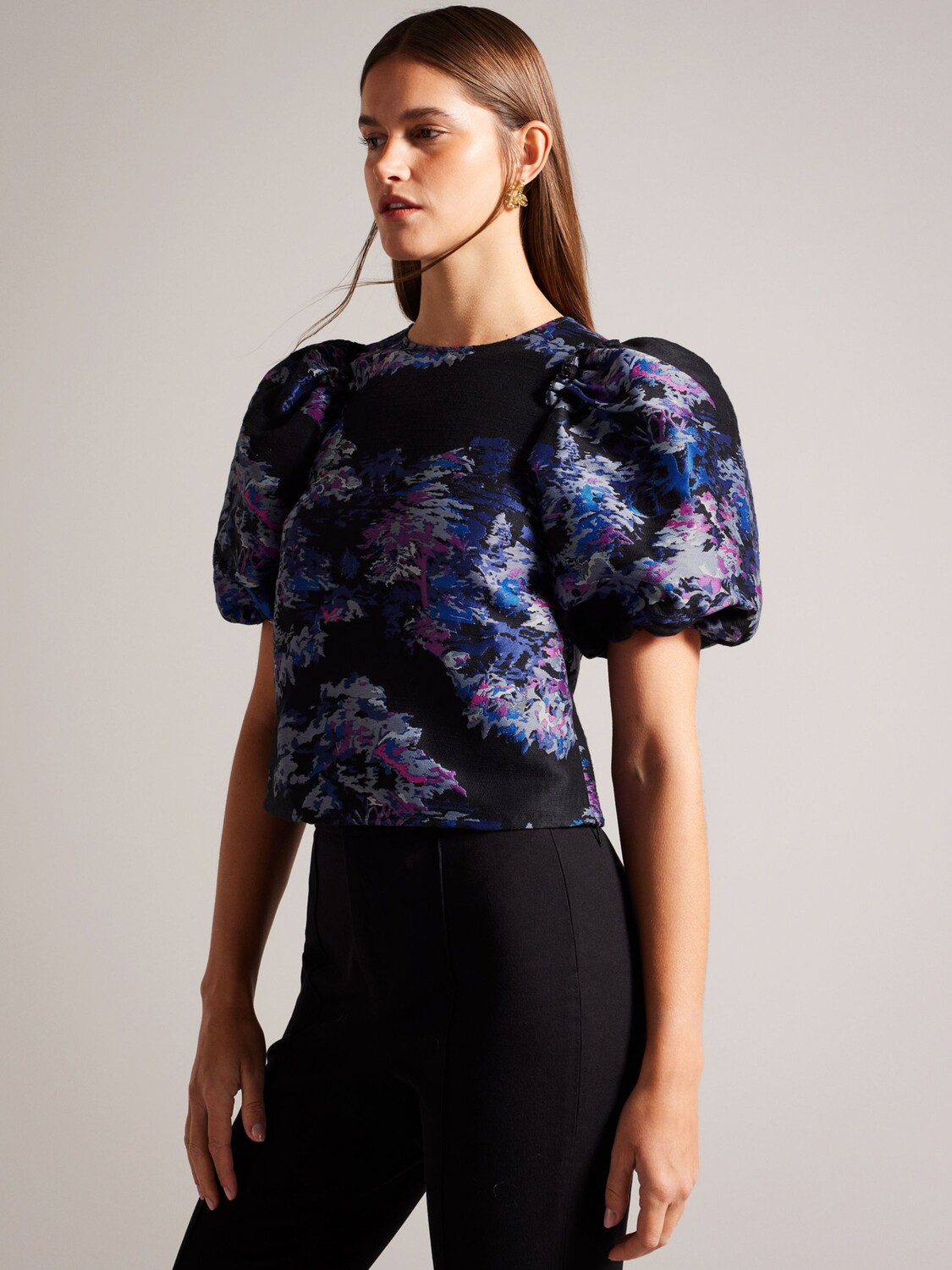

Укороченный жаккардовый топ Olliiey с объемными рукавами Ted Baker, черный