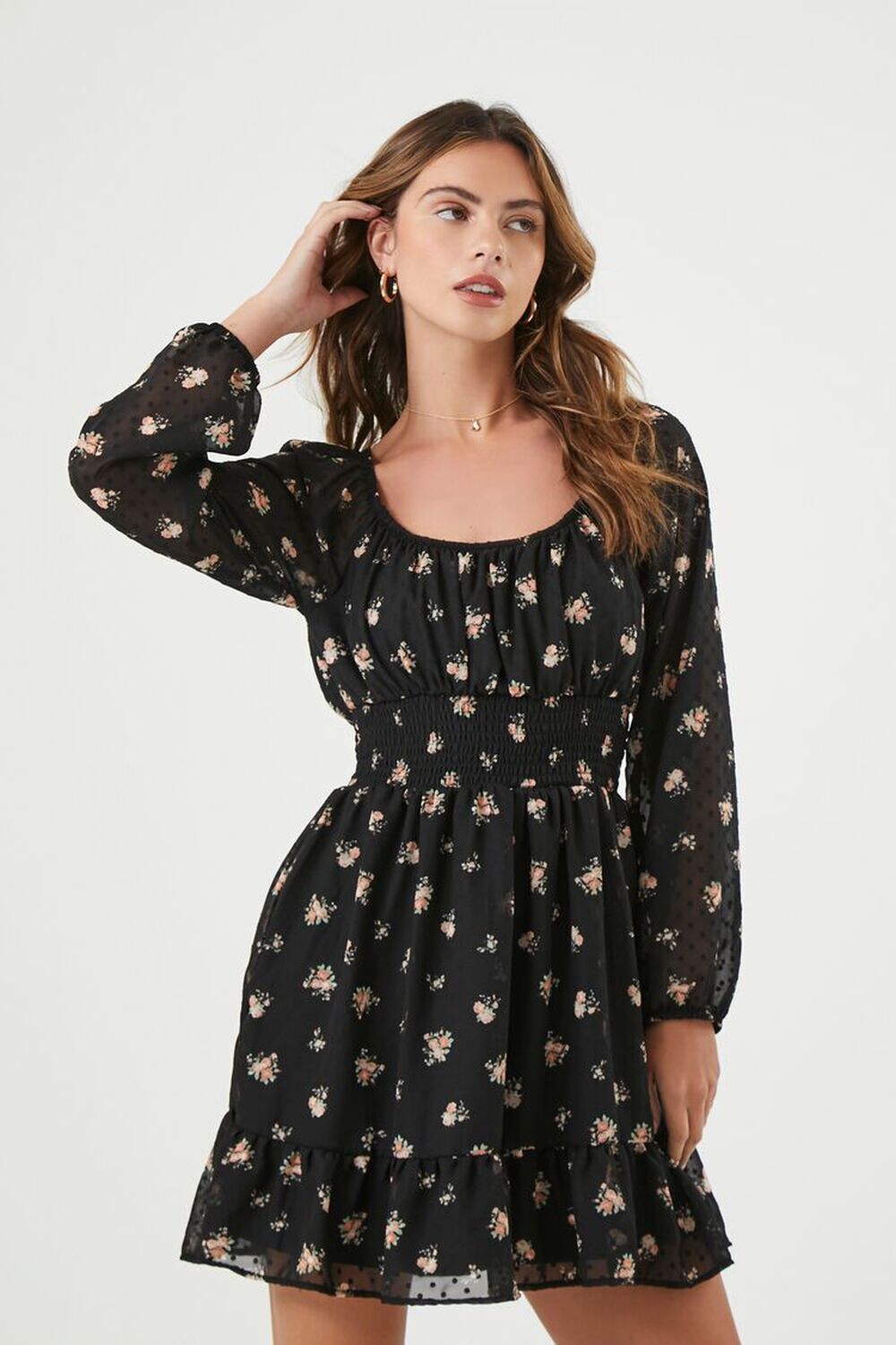 

Мини-платье с цветочным принтом и рукавами-крестьянками Forever 21, черный