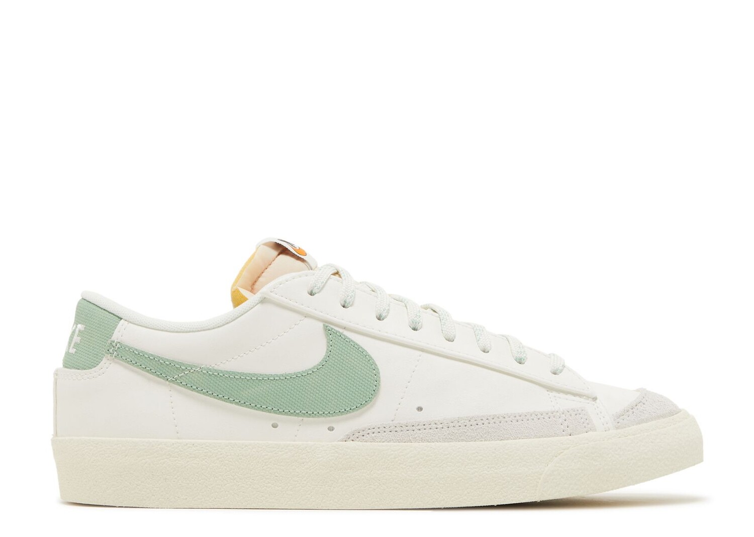 

Кроссовки Nike Blazer Low '77 Premium 'Certified Fresh', белый