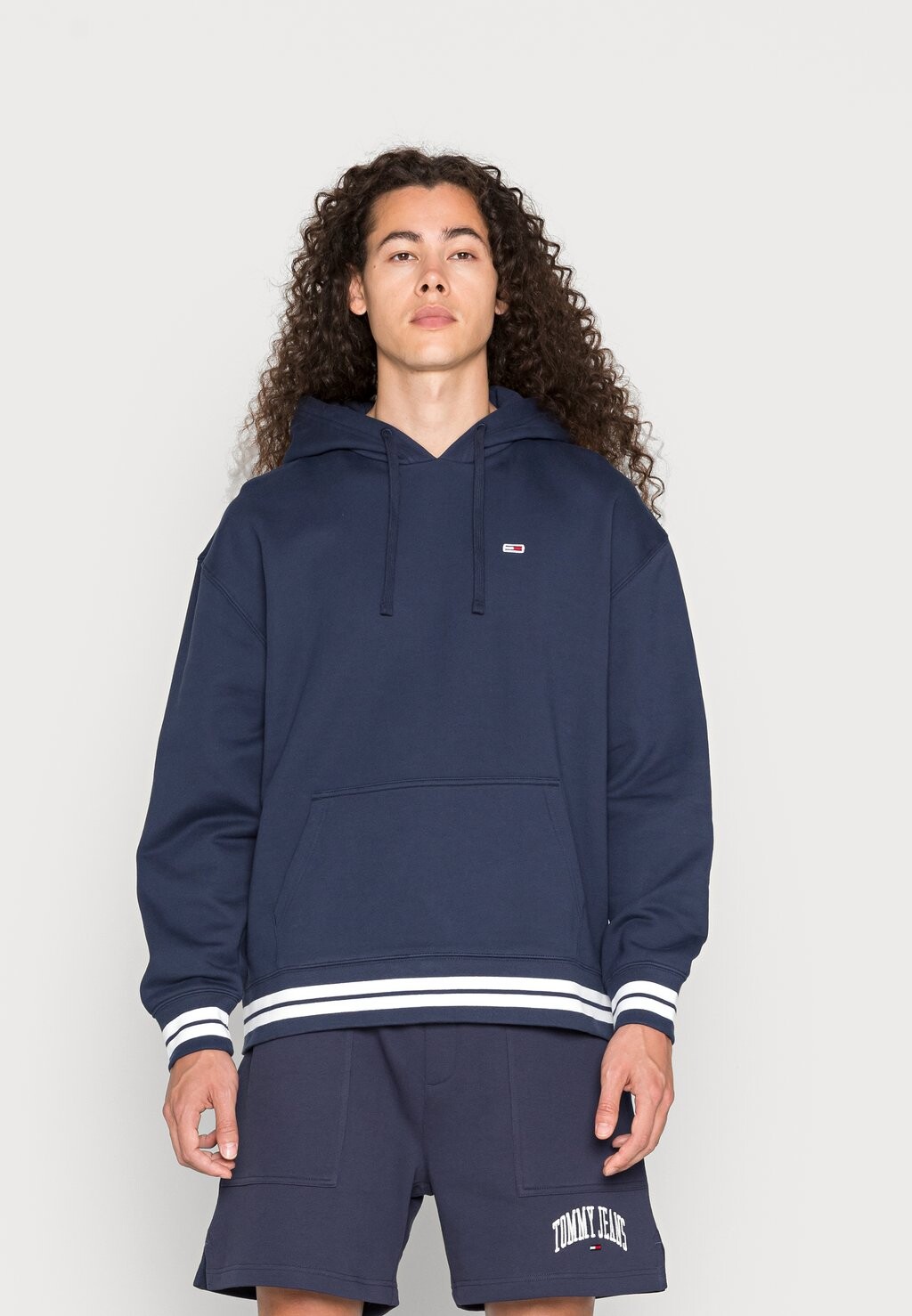 

Худи Tommy Jeans