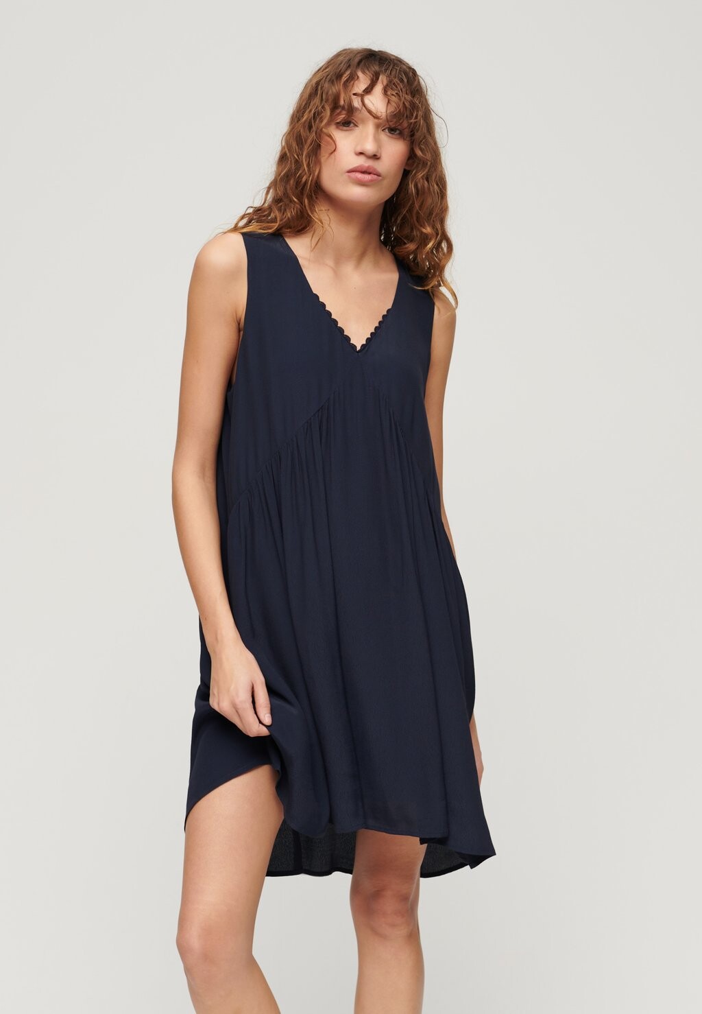 

Дневное платье VOLUME SLEEVELESS Superdry, синий