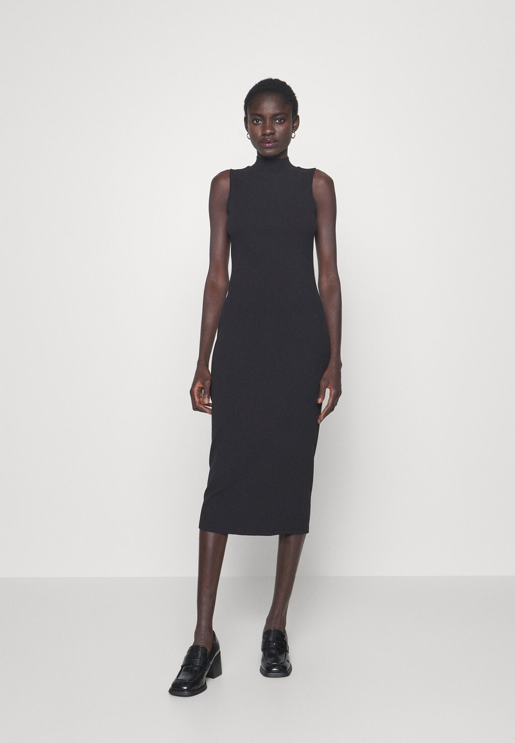 

Платье Point GAP ПЛАТЬЕ С V MOCK NECK, цвет true black