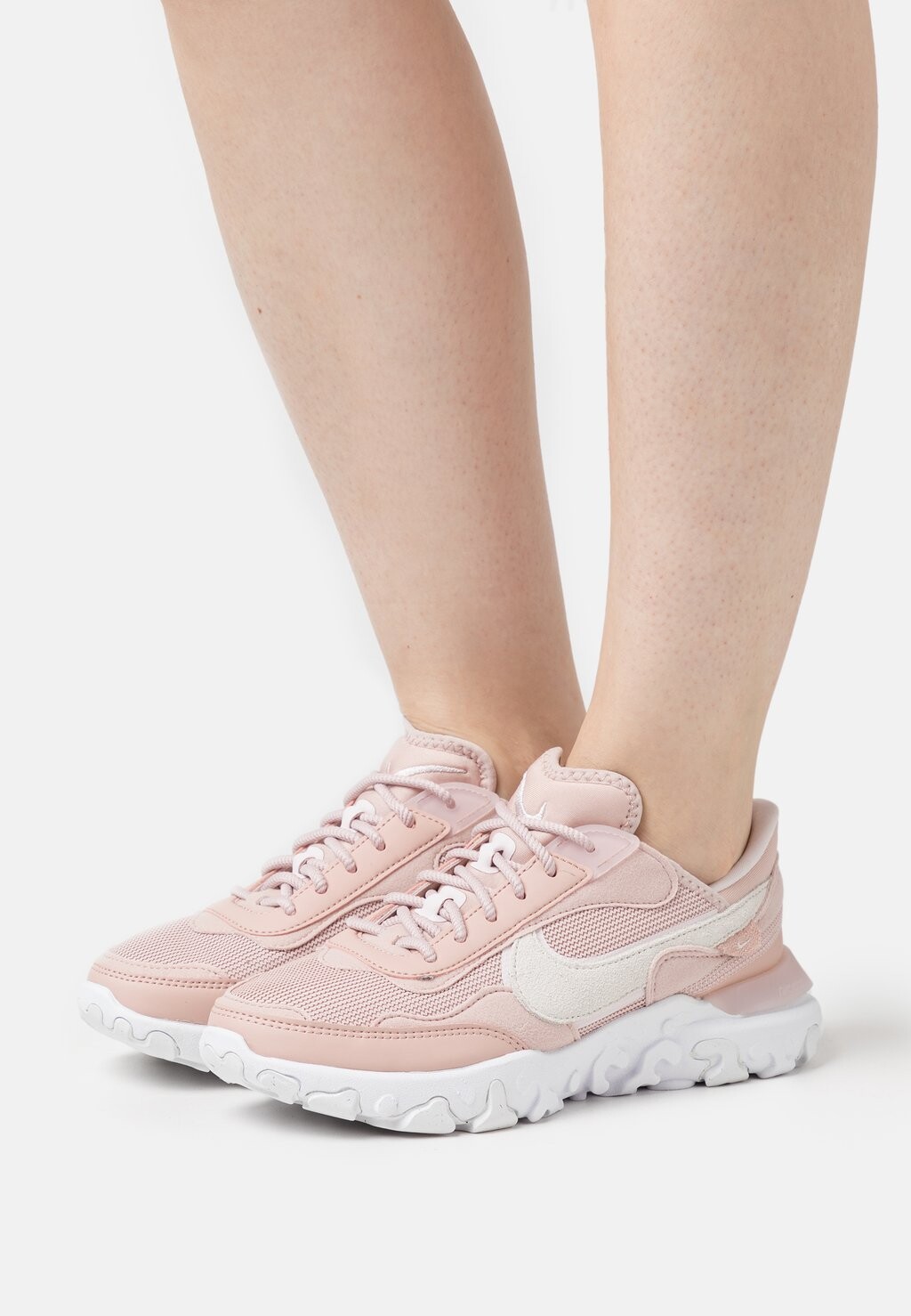 

Кроссовки Nike