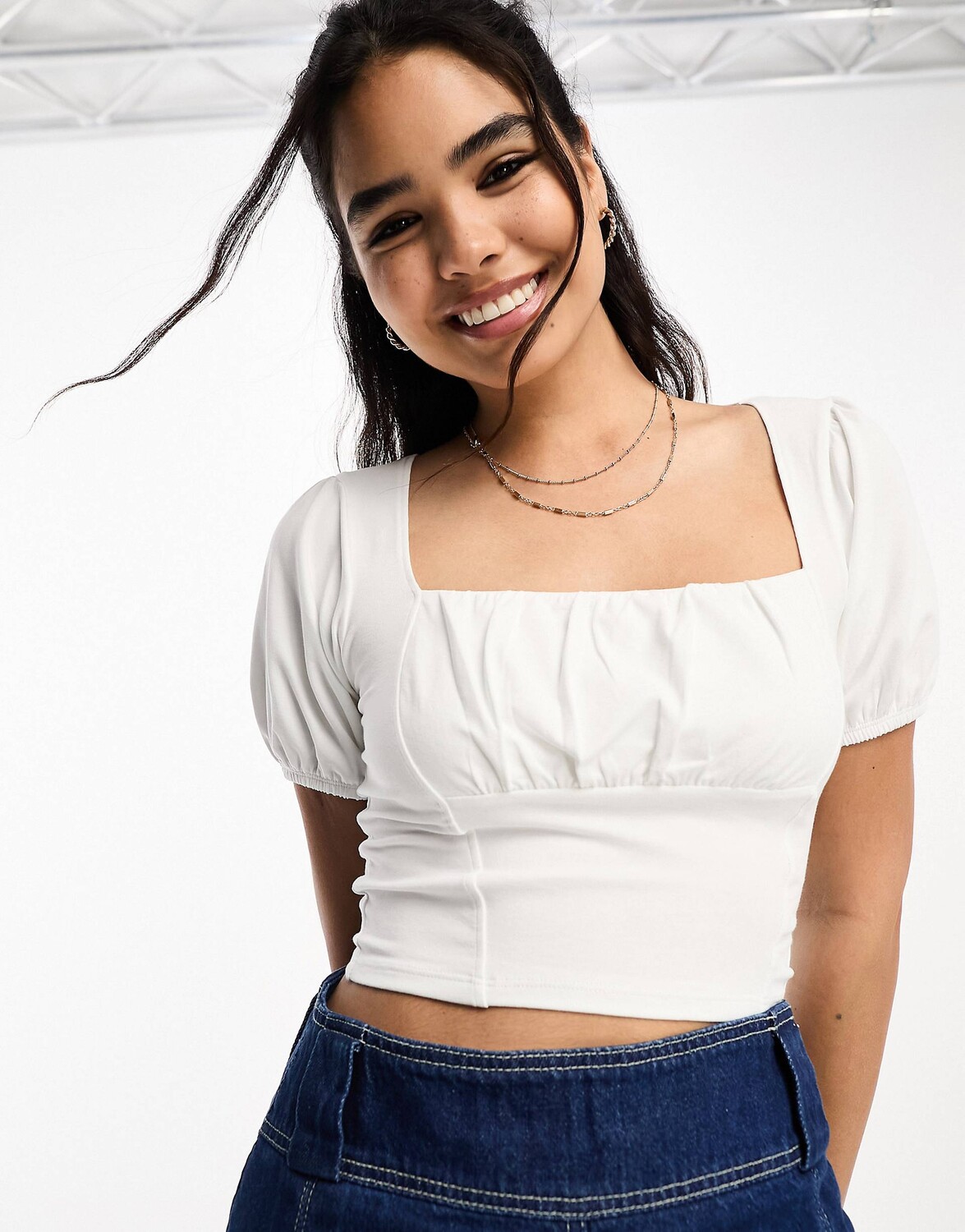 

Белый топ с короткими рукавами и швом на груди ASOS DESIGN
