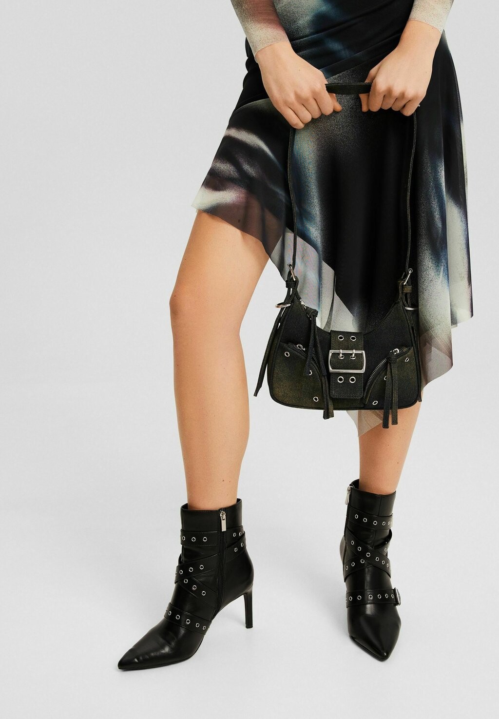 

Сумка через плечо With Pockets Bershka, цвет light blue