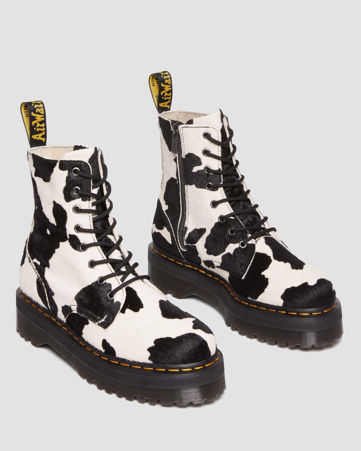 

Ботинки Jadon Boot на платформе с коровьим принтом Dr. Martens
