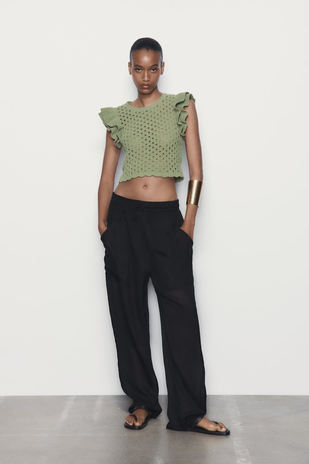 

Топ из шениль с орушами ZARA, хаки
