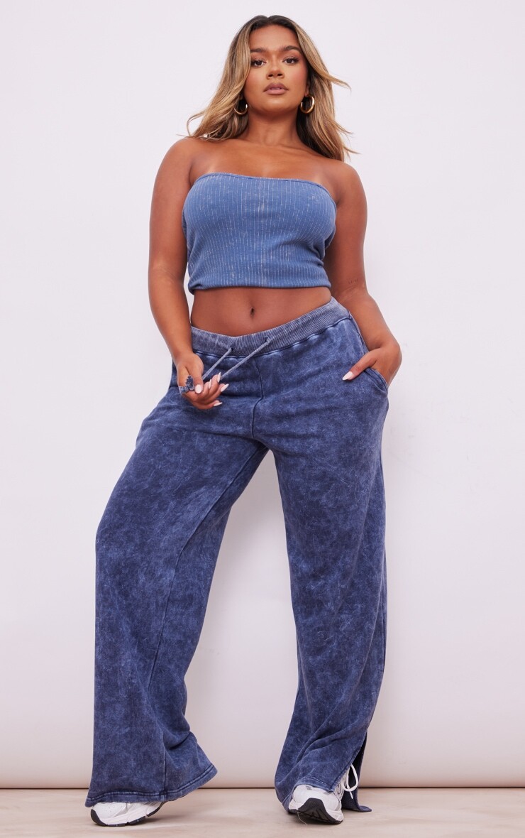 

PrettyLittleThing Синие потертые широкие джоггеры с высокой талией Shape