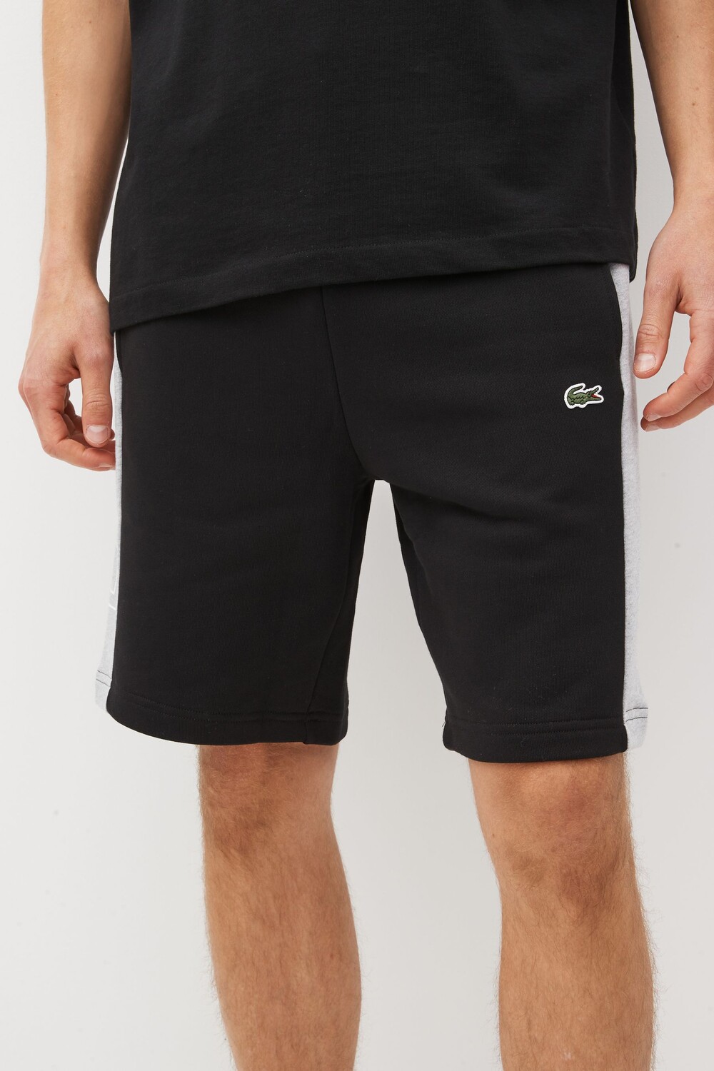 

Черные мужские шорты в стиле колор-блок Lacoste, черный