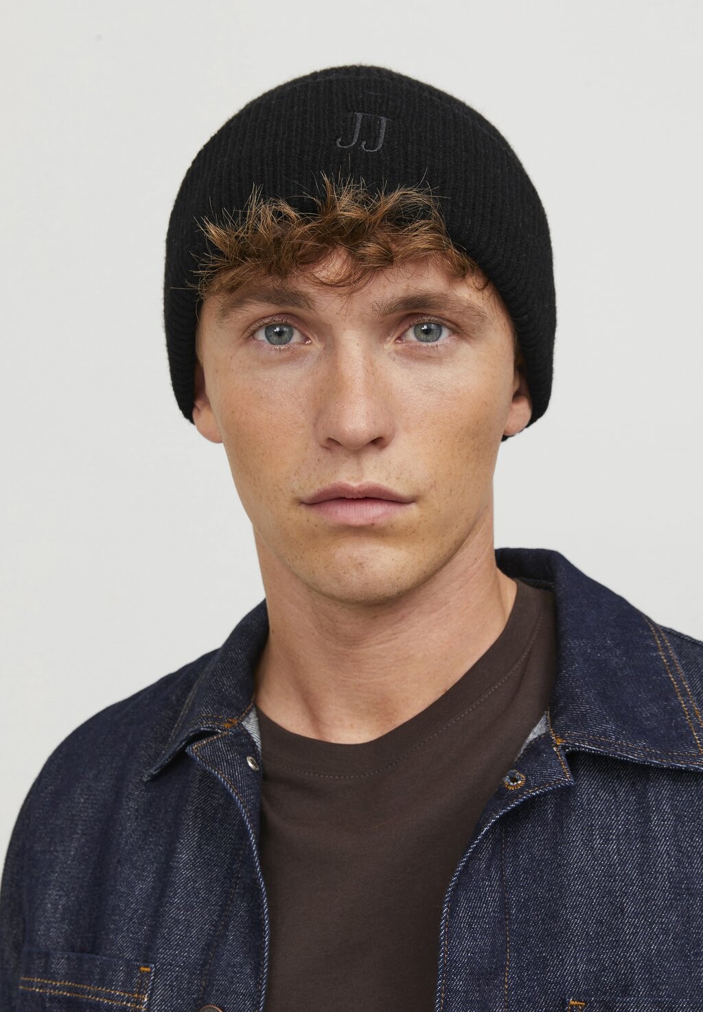 

Шапка JACCHARLIE BEANIE UNISEX Jack & Jones, черный
