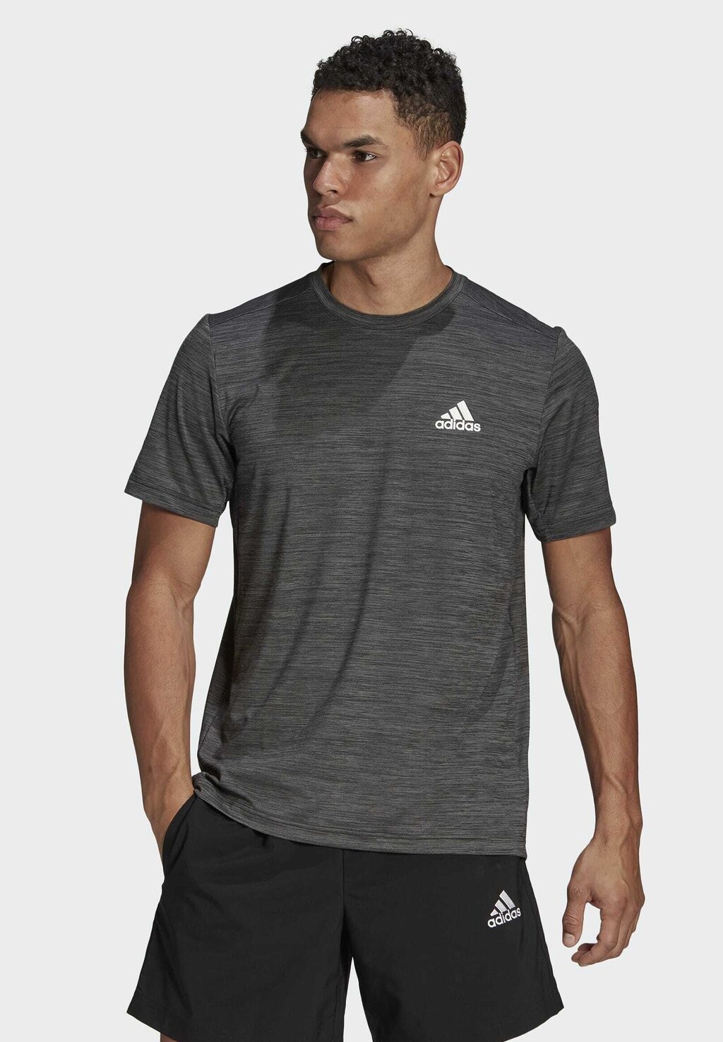 

Спортивная футболка Adidas, черный