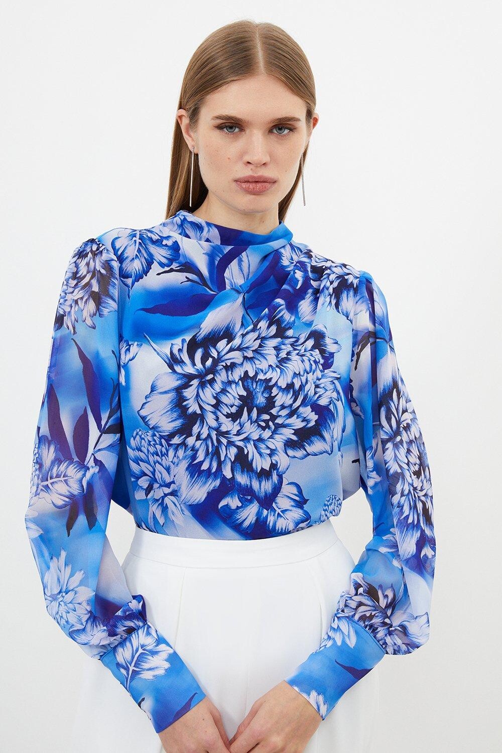 

Синяя блузка из жоржетта со складками и розами Karen Millen, синий