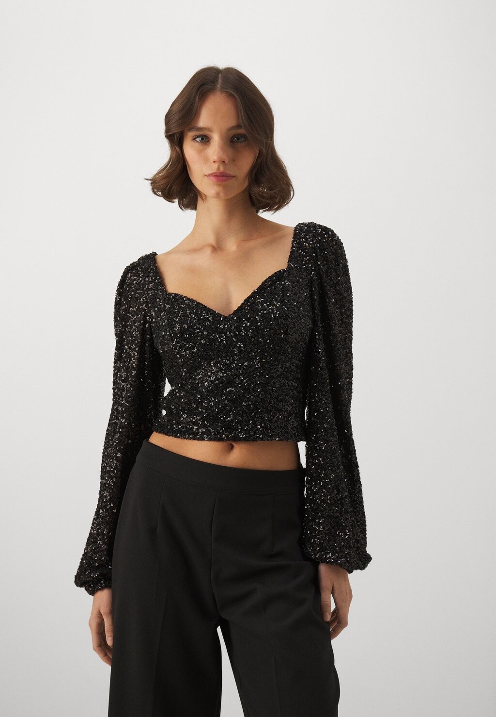 

Блузка Gina Tricot ПАЙЕТКА, черный