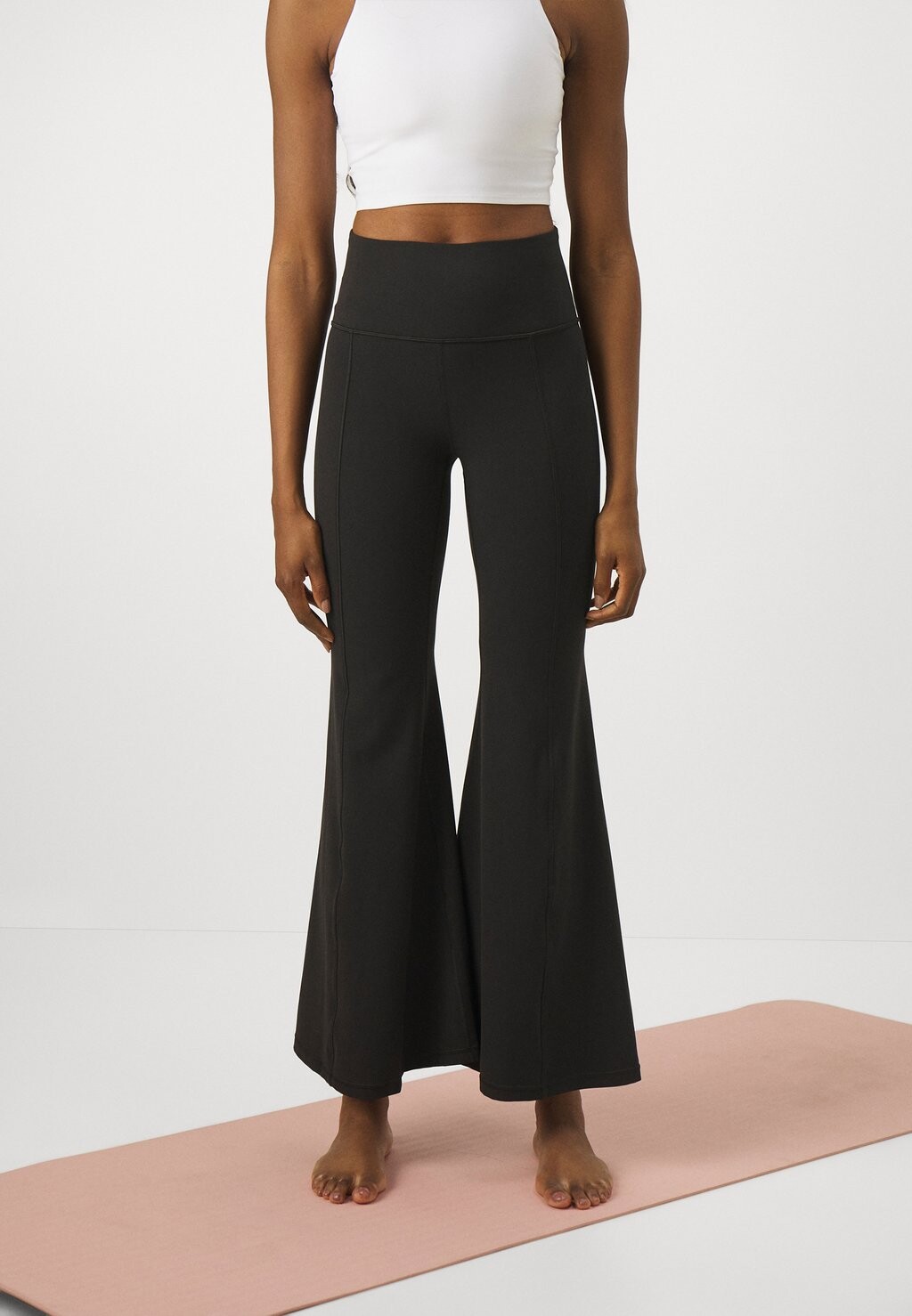 

Леггинсы ULTRA FLARE PANT Athleta, цвет black