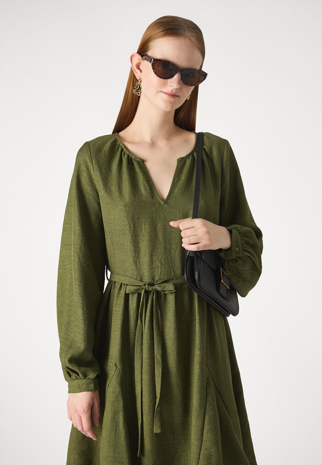 

Повседневное платье VMMELONEY SHORT VOLUME DRESS Vero Moda, зеленый
