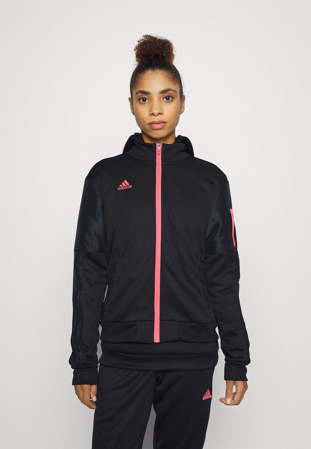 

Спортивная куртка Adidas, черный