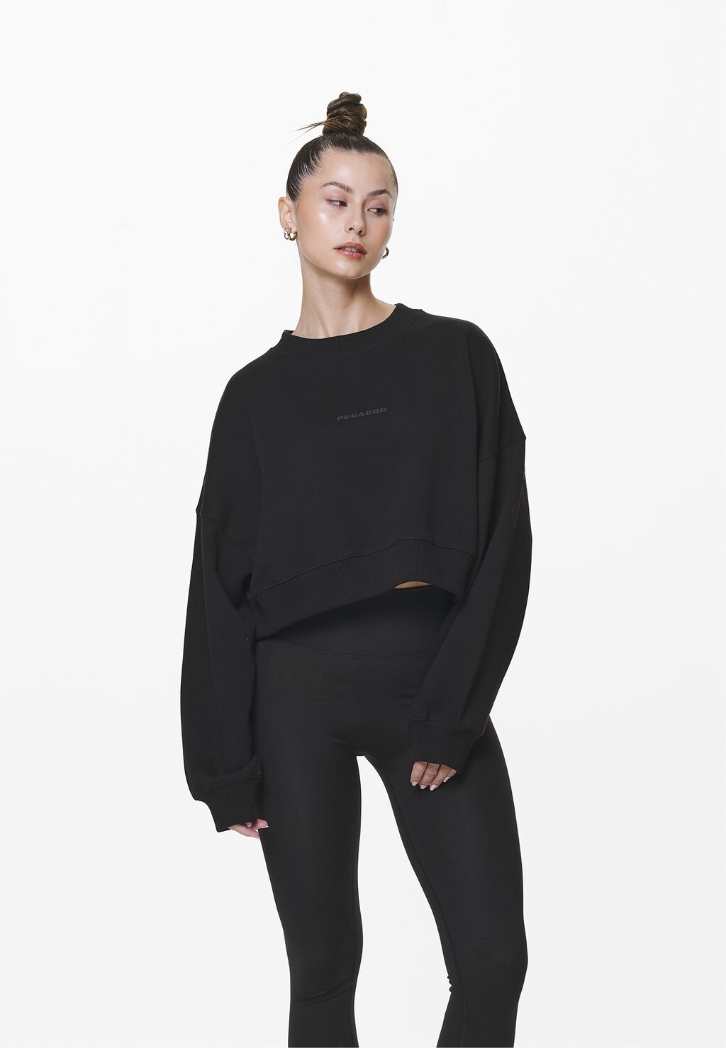 

Толстовка LONDA CROPPED OVERSIZED Pegador, цвет black