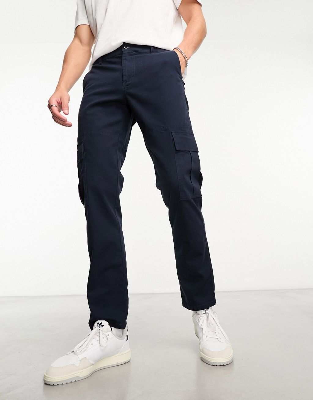 

Темно-синие узкие брюки карго ASOS DESIGN, Синий