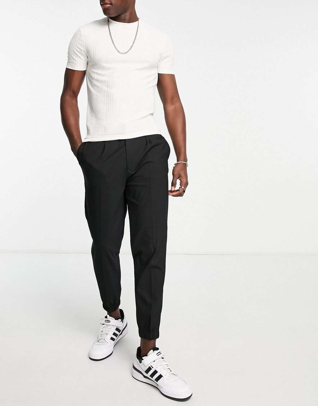 

Черные зауженные джоггеры ASOS DESIGN