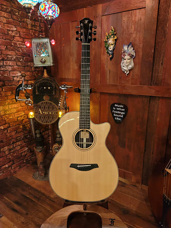 Акустическая гитара Furch Green OMc SR SPA High Gloss Finish with FREE Furch Guitar Strap 104973 цена и фото
