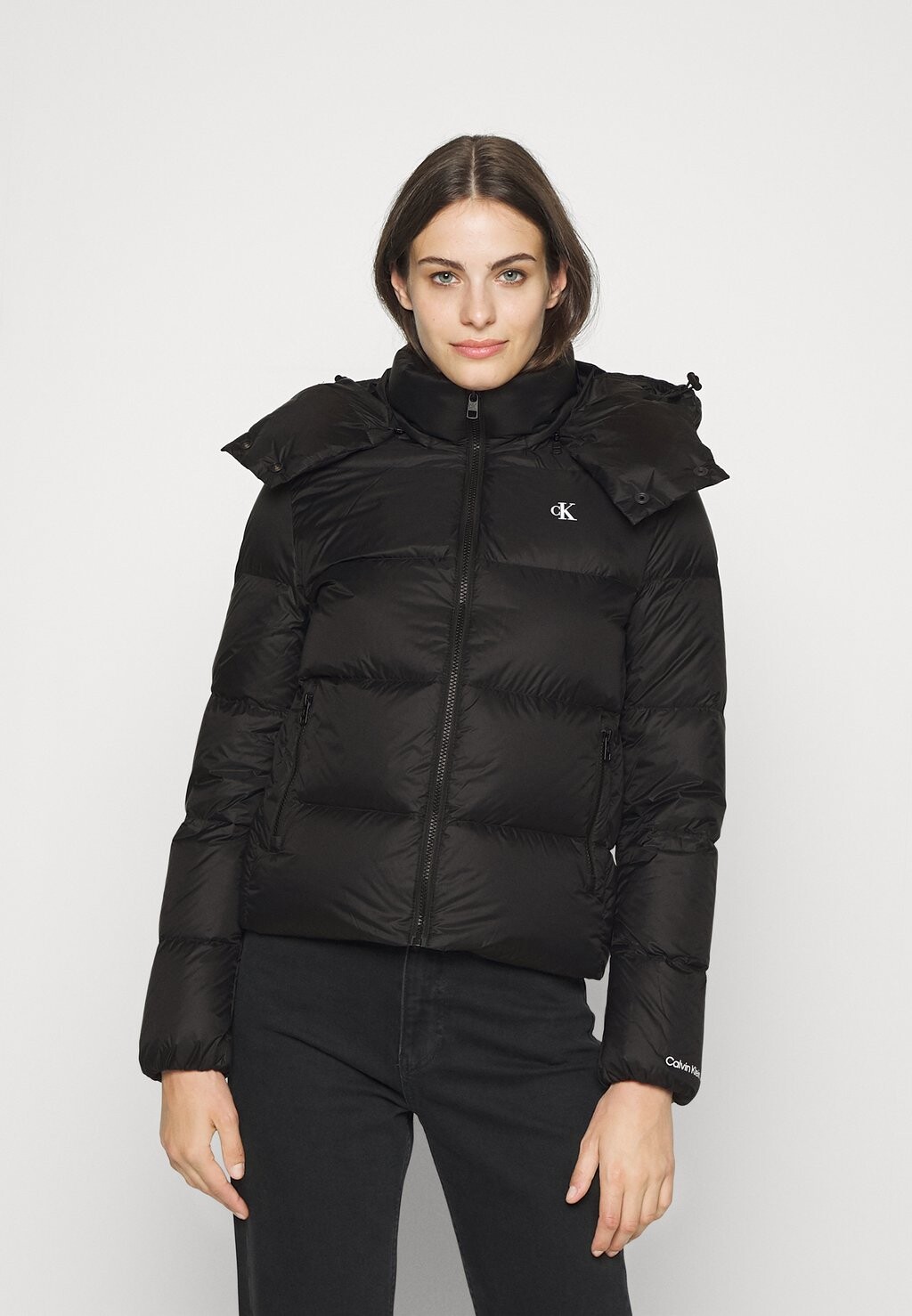 

Пуховик Calvin Klein Jeans, черный