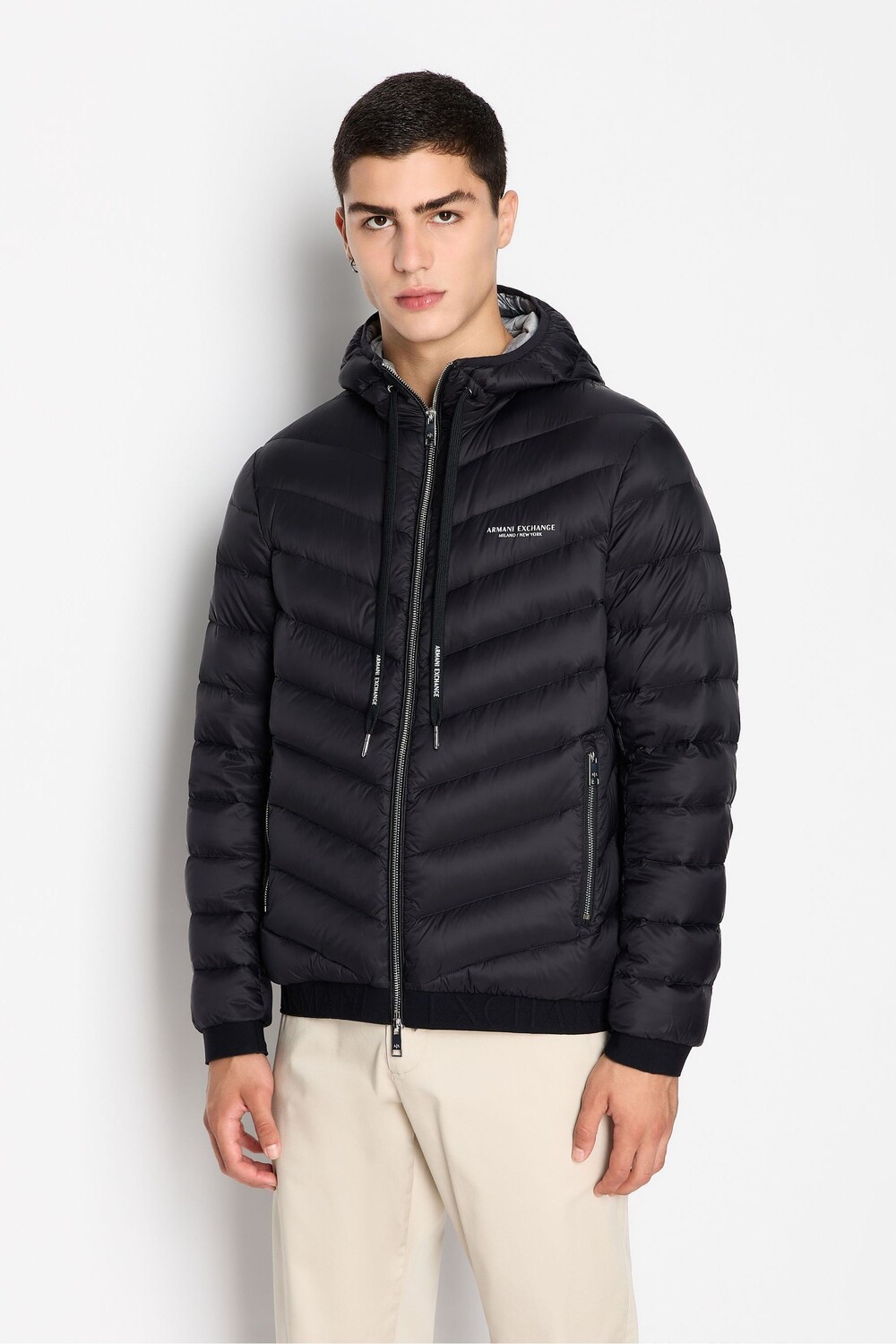 

Куртка пуховик с капюшоном Armani Exchange, черный