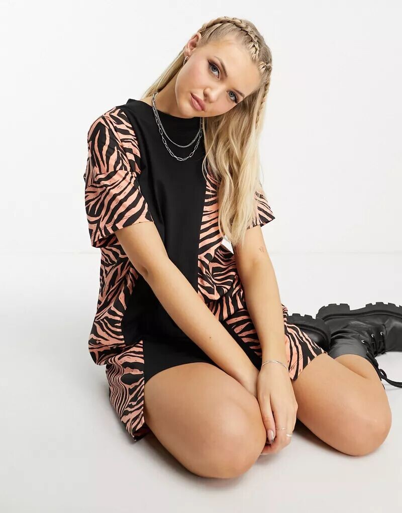 

Платье-футболка с контрастными вставками и тигровым принтом ASOS KENYA