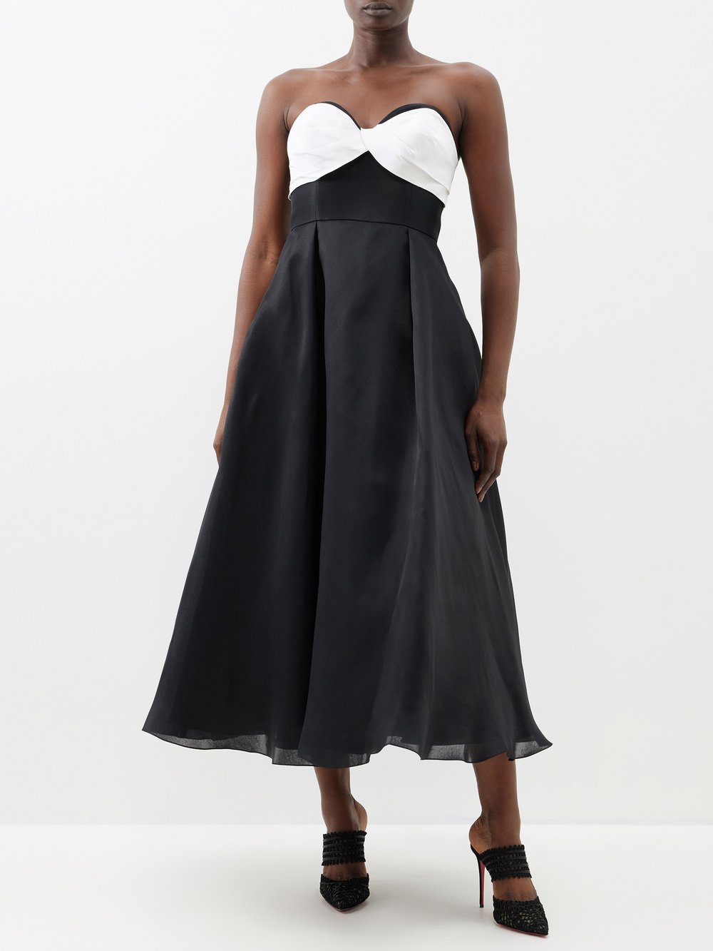 цена Шелковое платье без бретелек с вырезом в форме сердца Carolina Herrera, черный