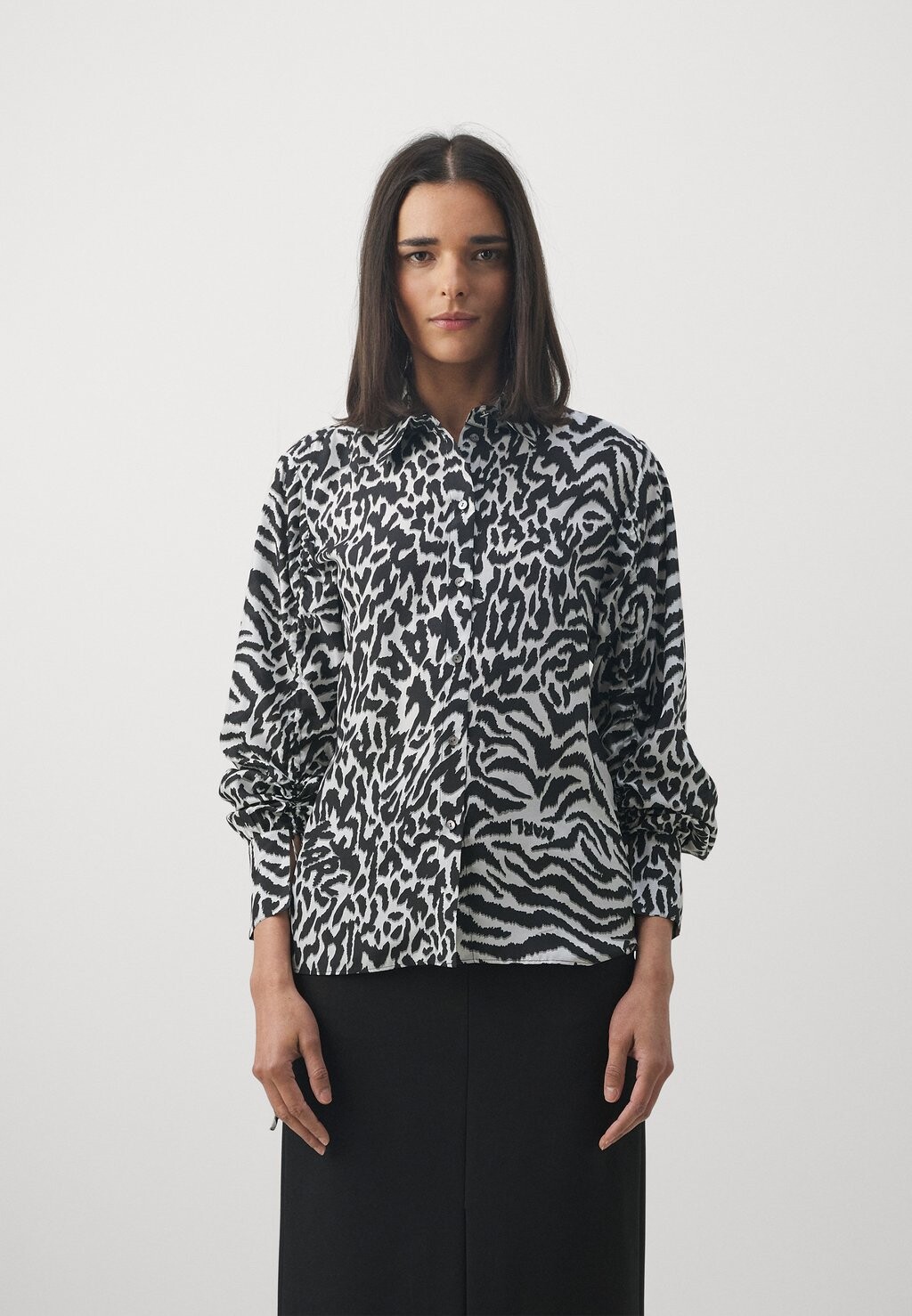 

Блуза на пуговицах ANIMAL PRINT SHIRT KARL LAGERFELD, белый
