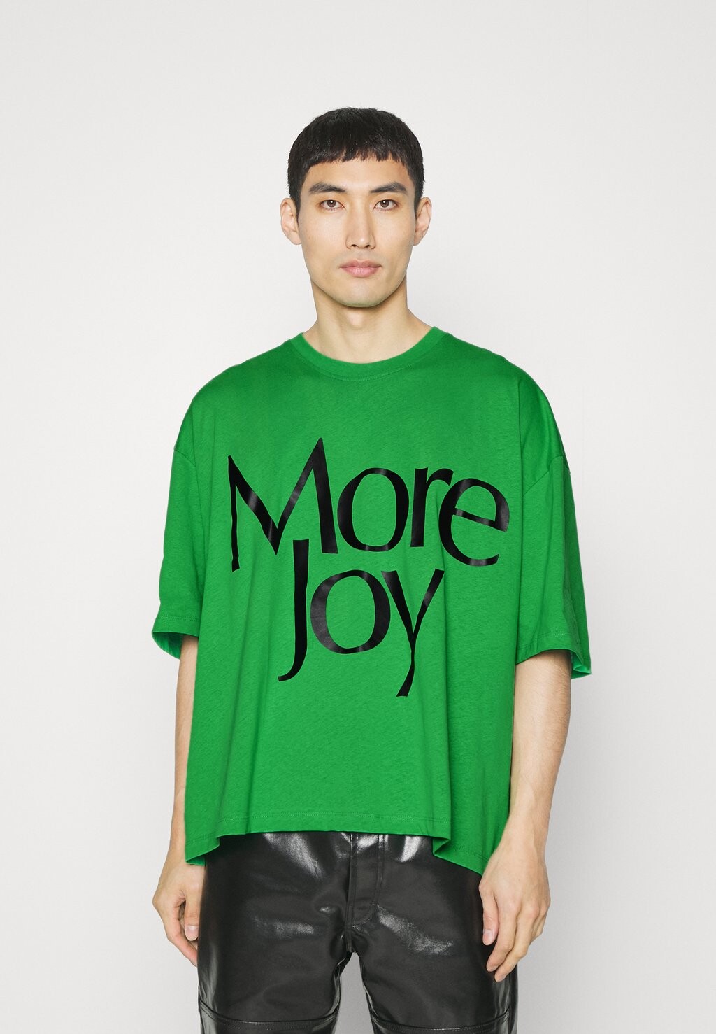 

Футболка с принтом More Joy, зеленый