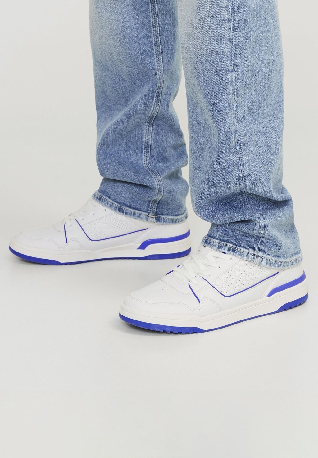 

Низкие кроссовки Jfwlondon Jack & Jones, цвет white detail:nautical blue