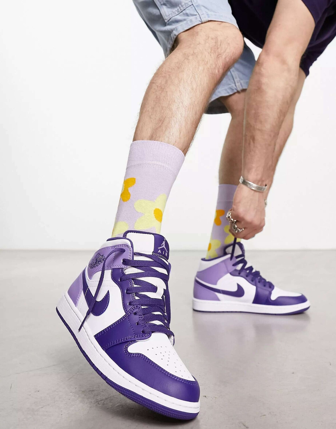 

Кроссовки Air Jordan 1 Mid небесно-фиолетового и белого цветов