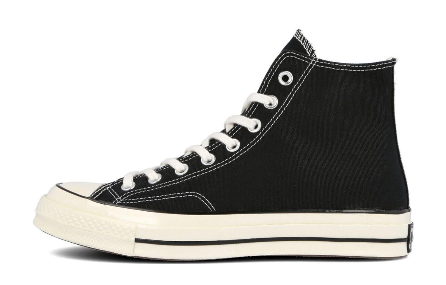 

1970-е годы. Кеды унисекс с высоким берцем, черные. Converse