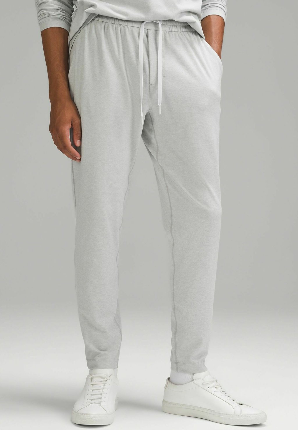 цена Спортивные брюки Soft Jersey Tapered lululemon, цвет heathered vapor heathered silver drop