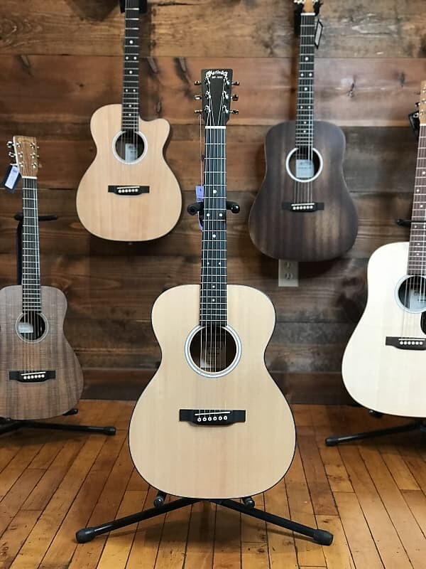 

Акустическая гитара Martin 000 Jr-10 • Acoustic Guitar • Junior Series • with Gig Bag