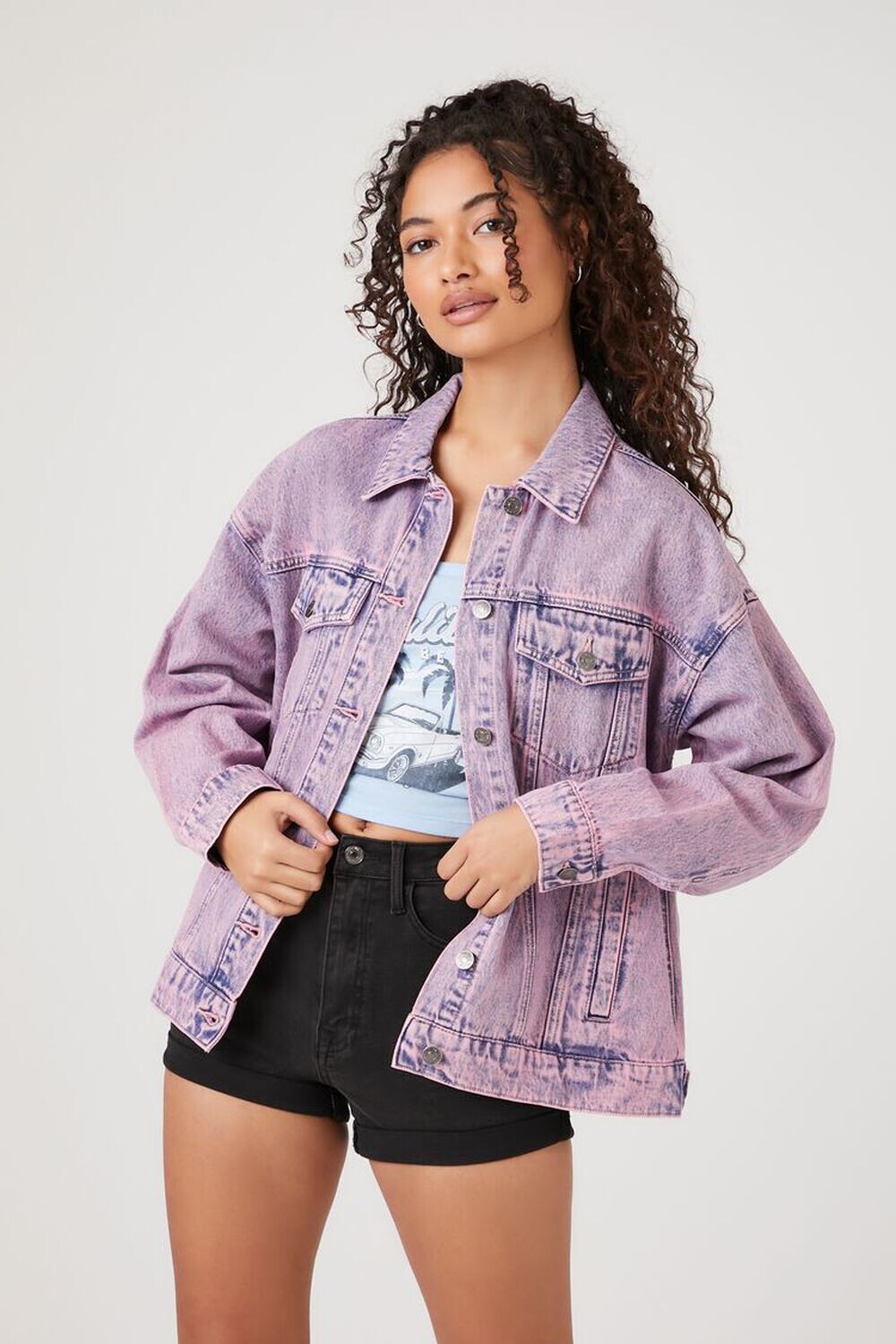 

Джинсовая куртка дальнобойщика с минеральной стиркой Forever 21, розовый