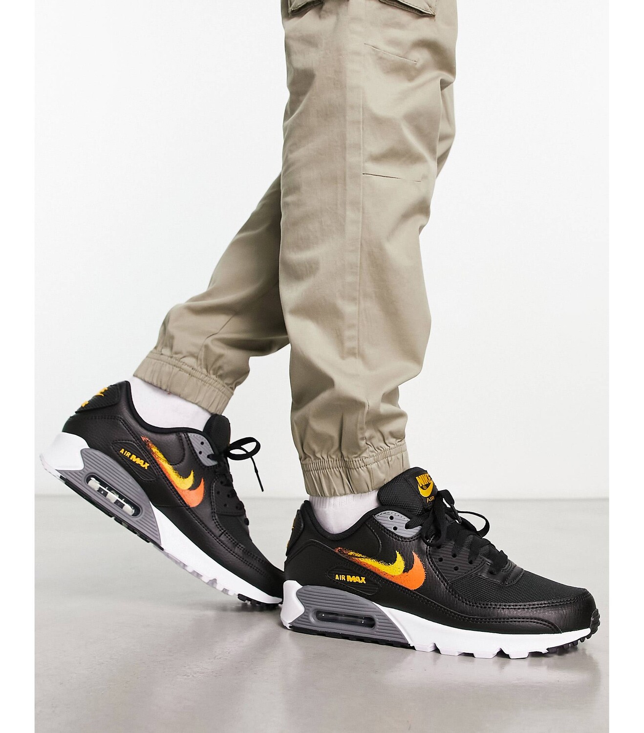 

Черные и оранжевые кроссовки Nike Air Max 90 с двойным логотипом-галочкой
