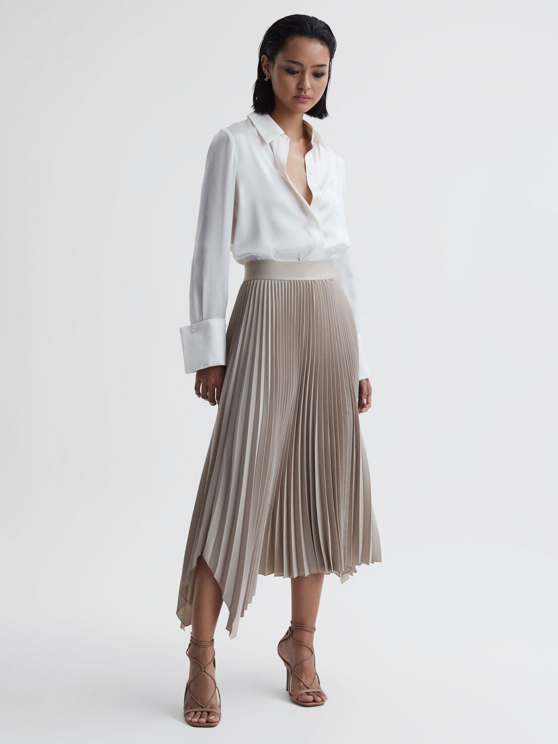 

Reiss Jodie Плиссированная юбка с асимметричным подолом, шампанское