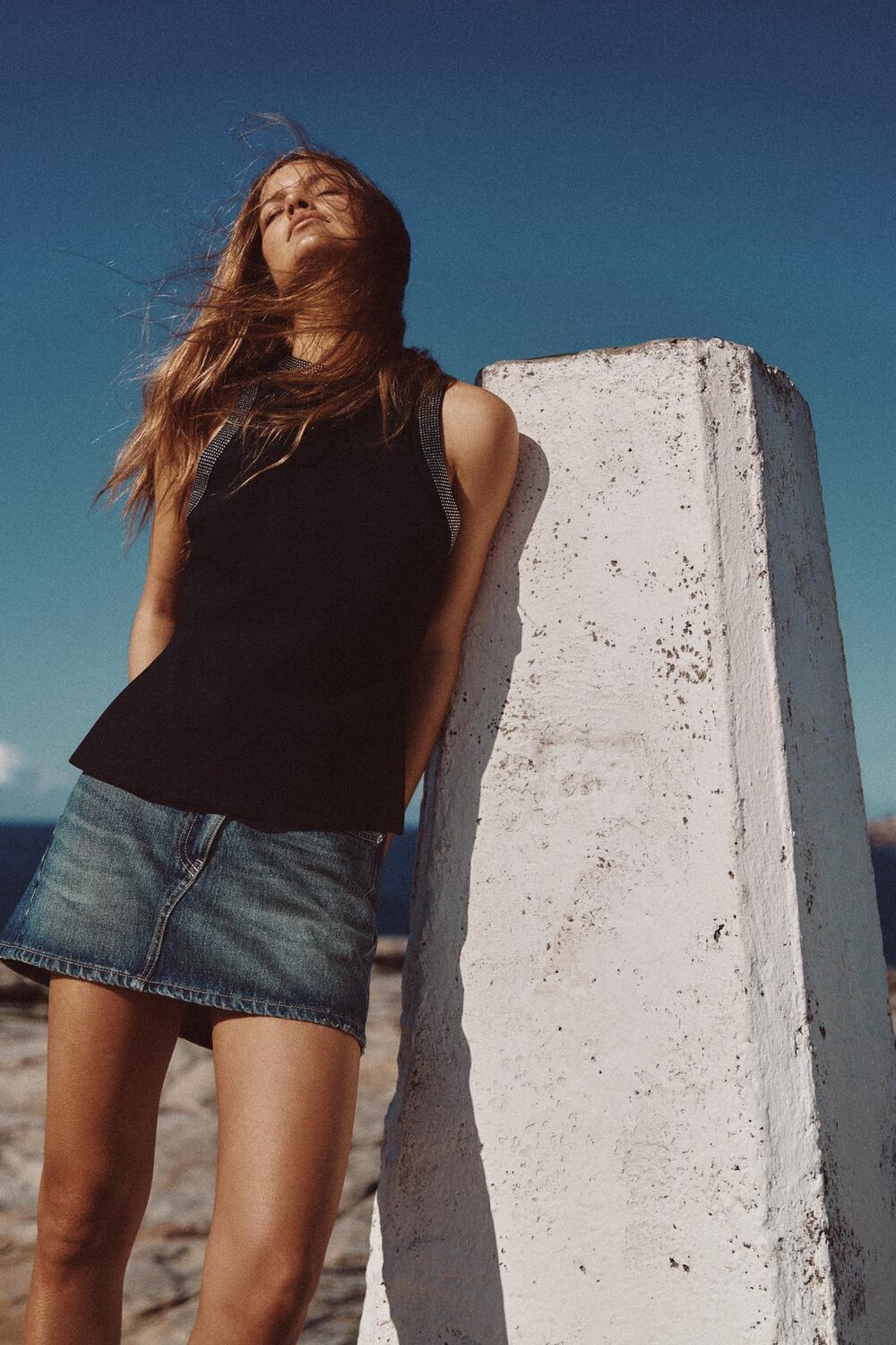 

Топ из страз с открытой спиной ZARA, черный