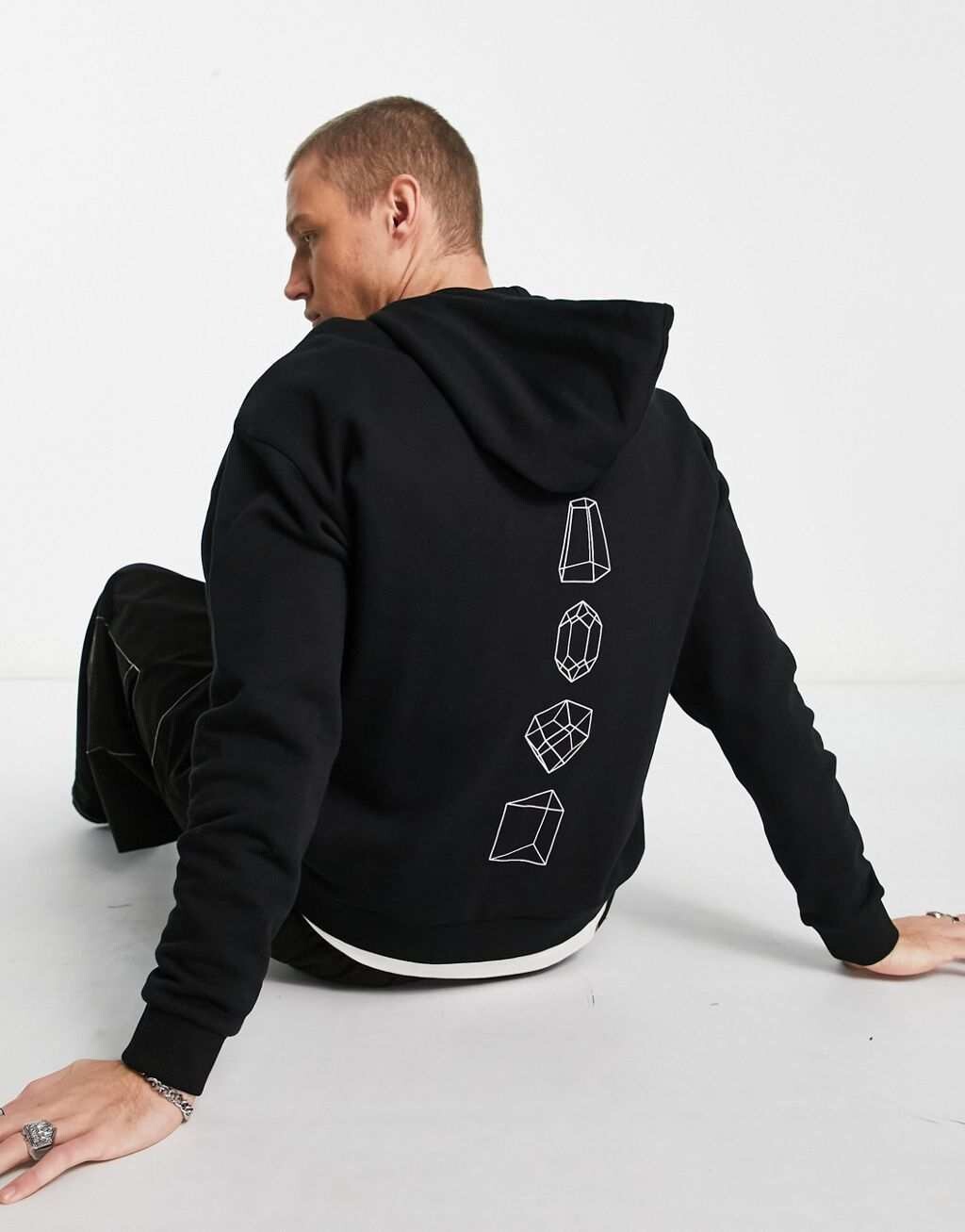

Черная толстовка оверсайз с принтом кристаллов спереди и сзади ASOS DESIGN