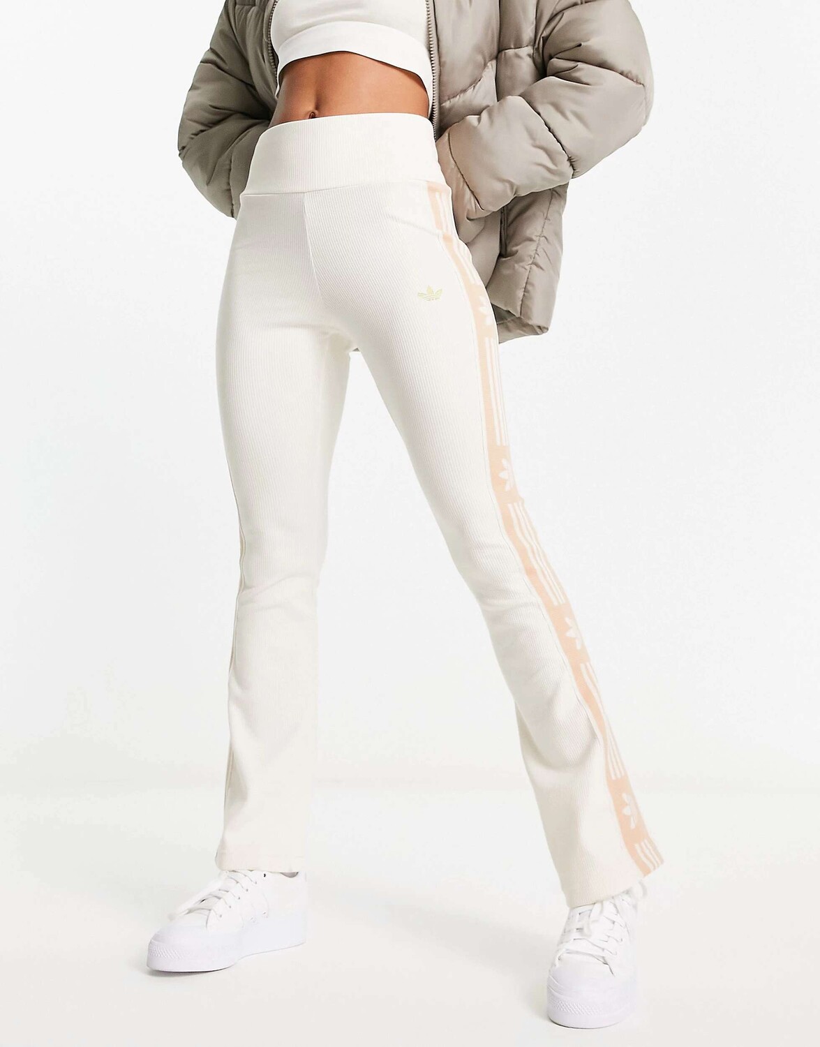 

Овсяновые леггинсы adidas Originals 'ski chic' с расклешенными рубчиками