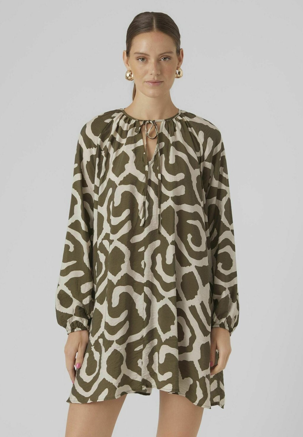 

Туника Vero Moda, цвет dark olive