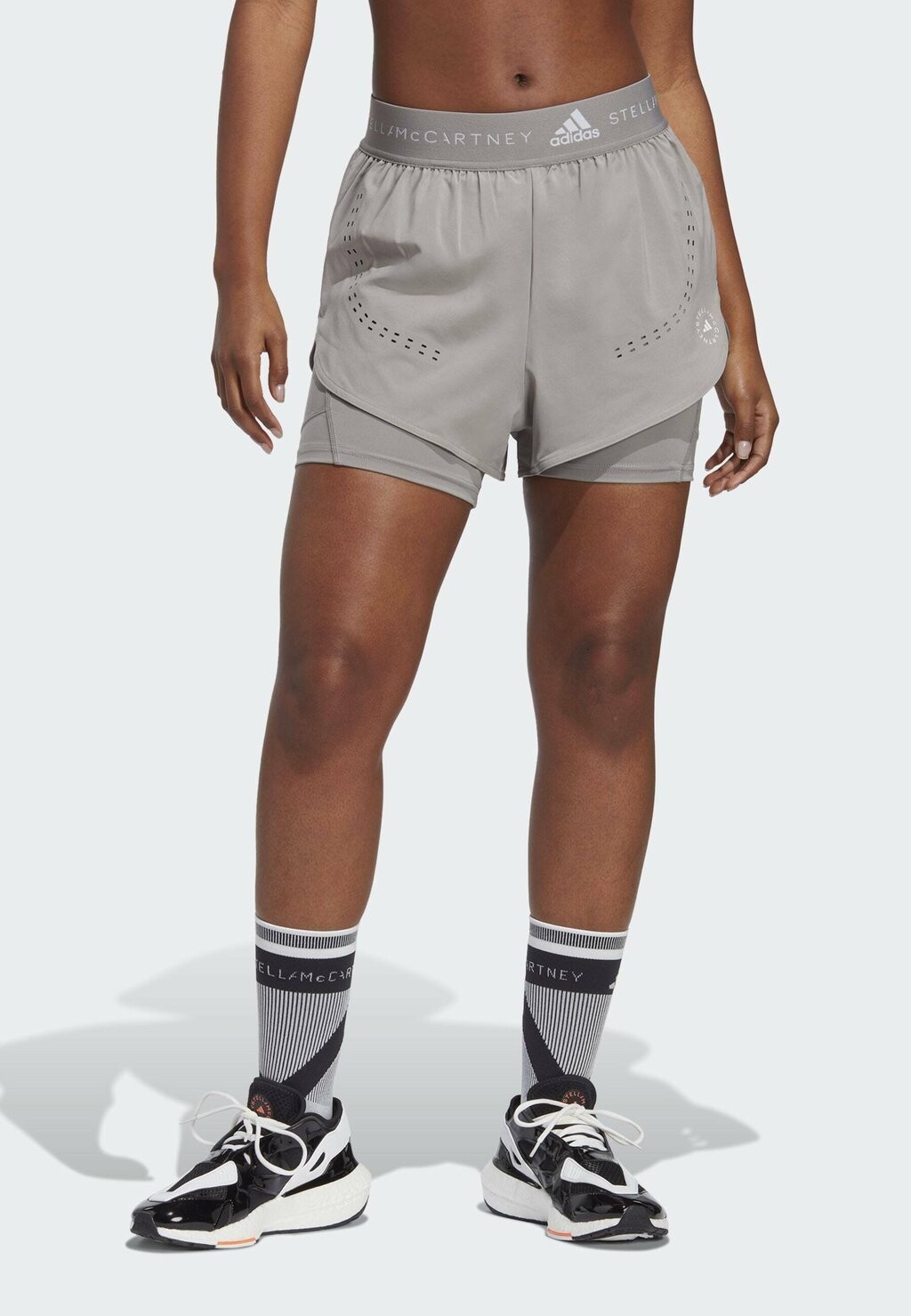 

Спортивные шорты adidas by Stella McCartney