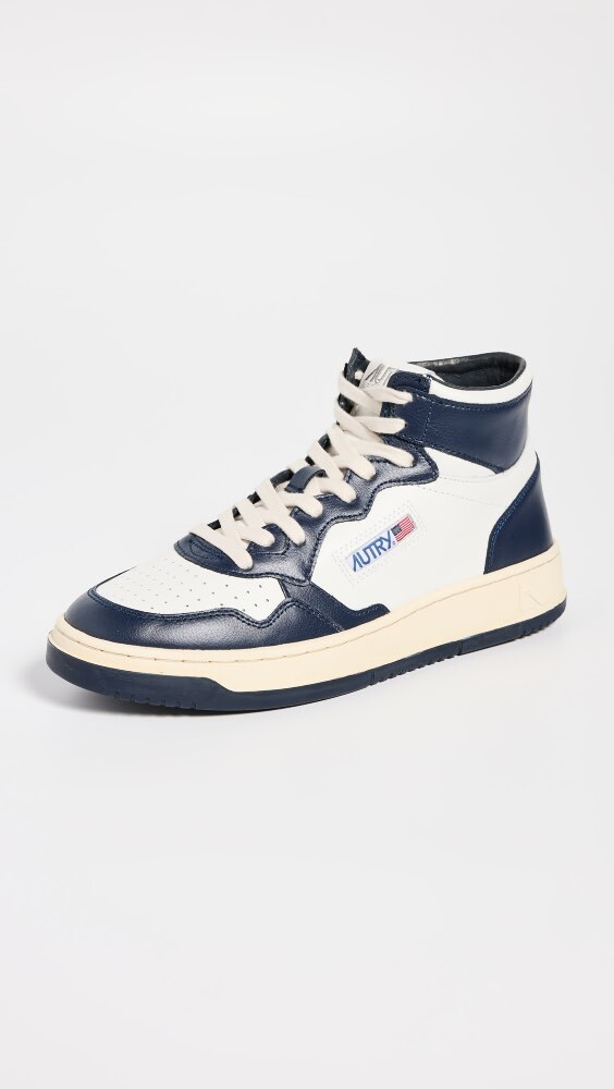 

Кроссовки Autry Medalist Mid Leather