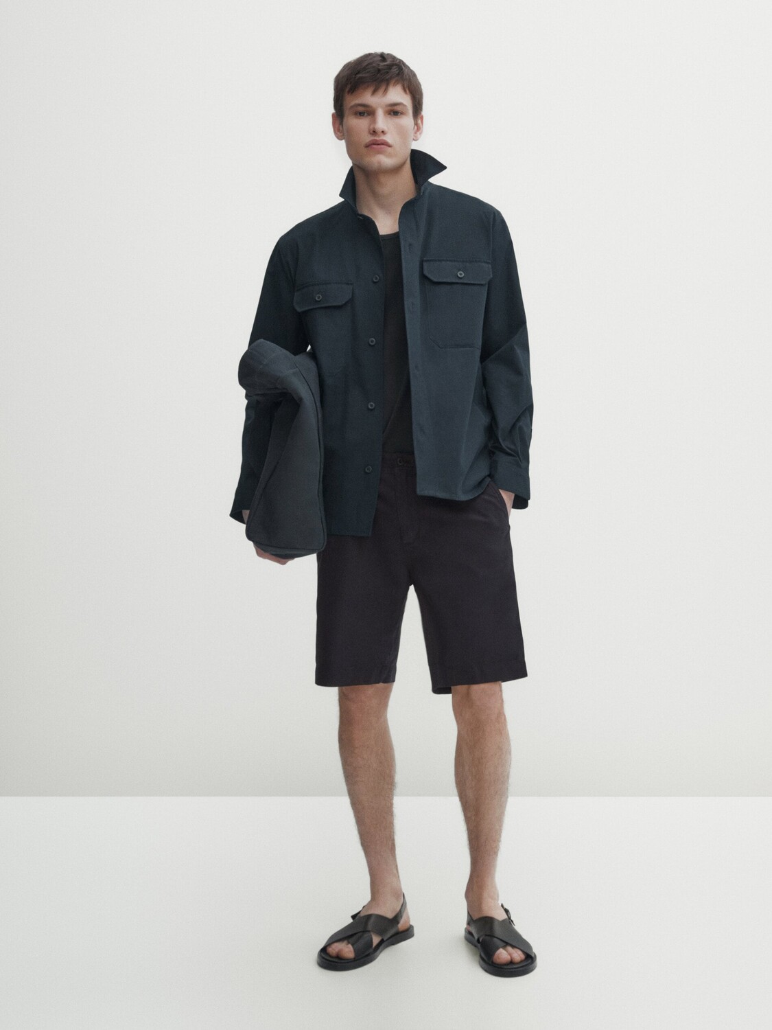 

Шорты-бермуды из смеси хлопка и льна Massimo Dutti, синий