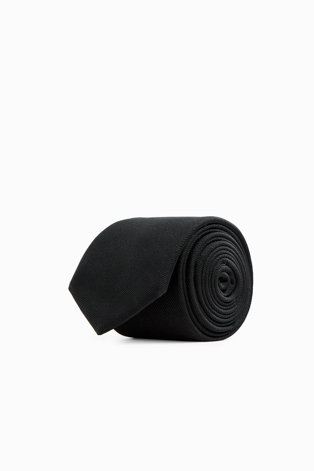 цена Узкий галстук из 100% шелка ZARA, черный